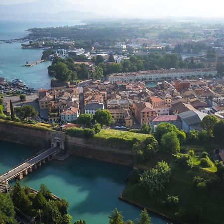 Residenza Porta Brescia Villa Peschiera del Garda Bagian luar foto