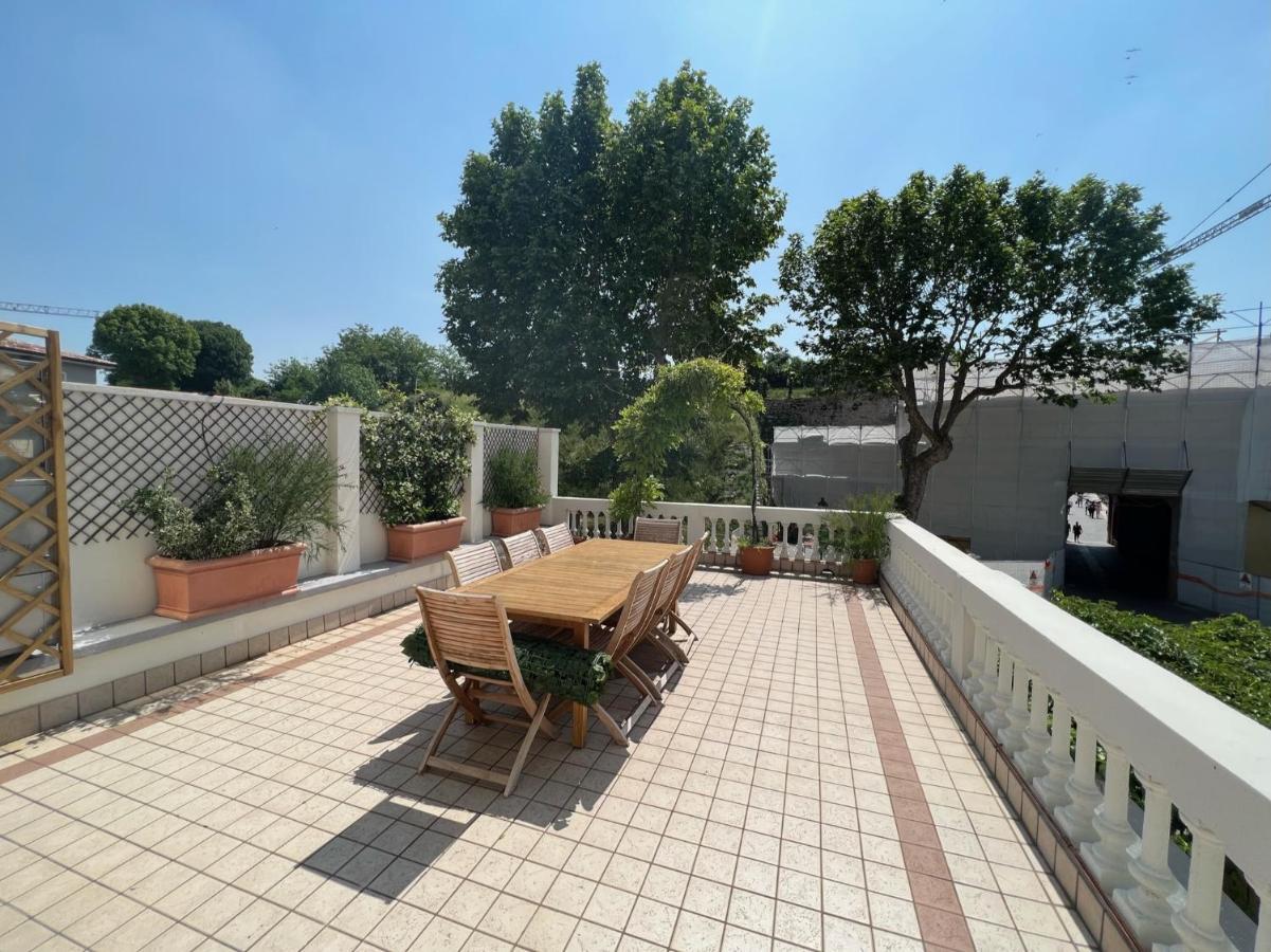 Residenza Porta Brescia Villa Peschiera del Garda Bagian luar foto