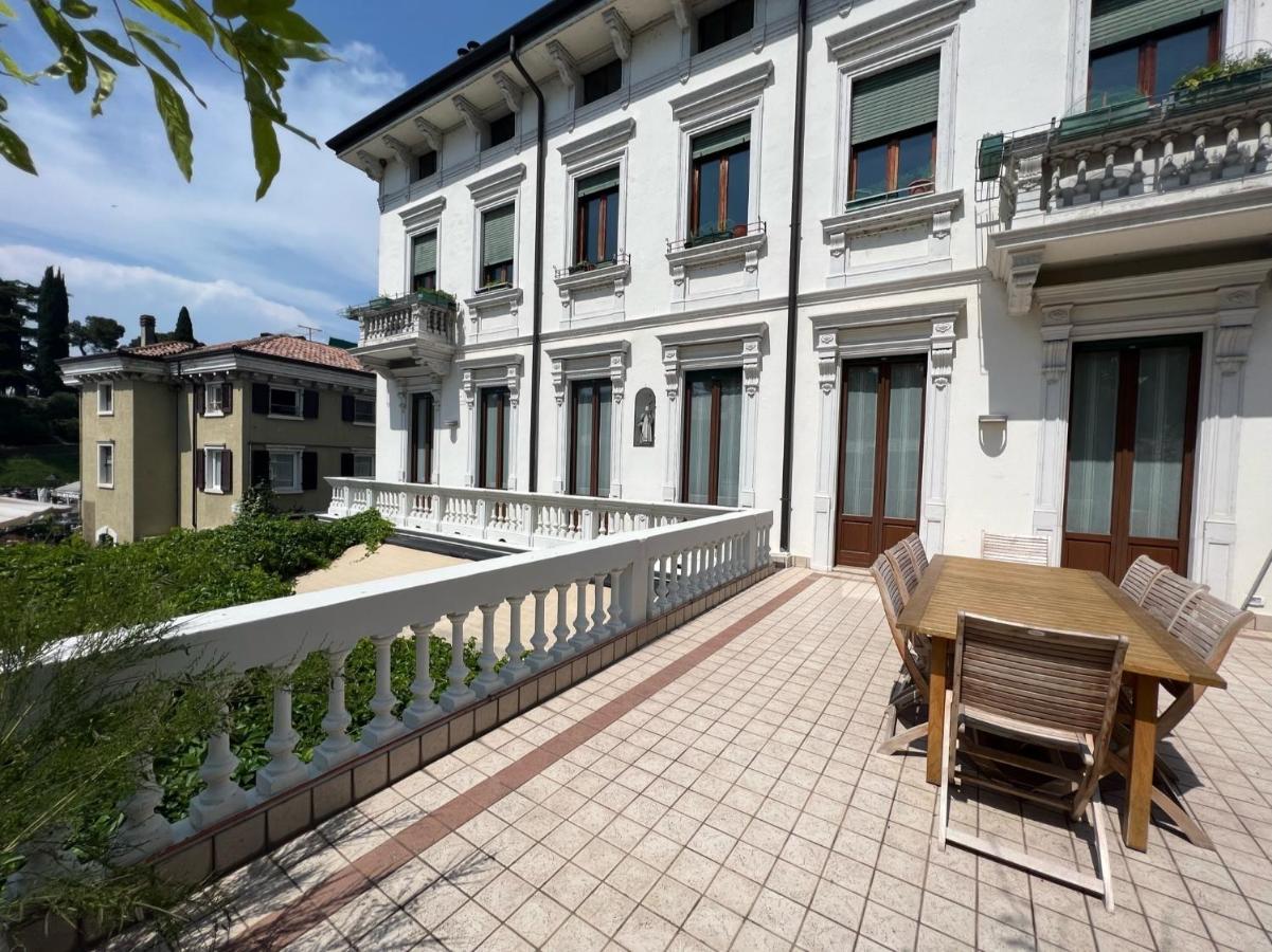 Residenza Porta Brescia Villa Peschiera del Garda Bagian luar foto