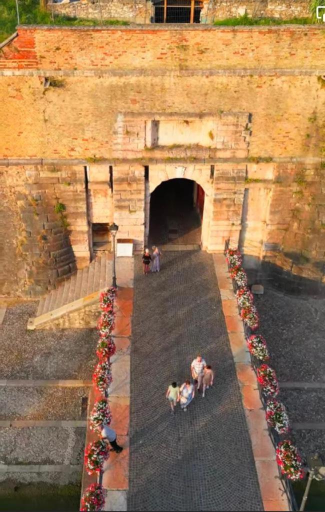 Residenza Porta Brescia Villa Peschiera del Garda Bagian luar foto