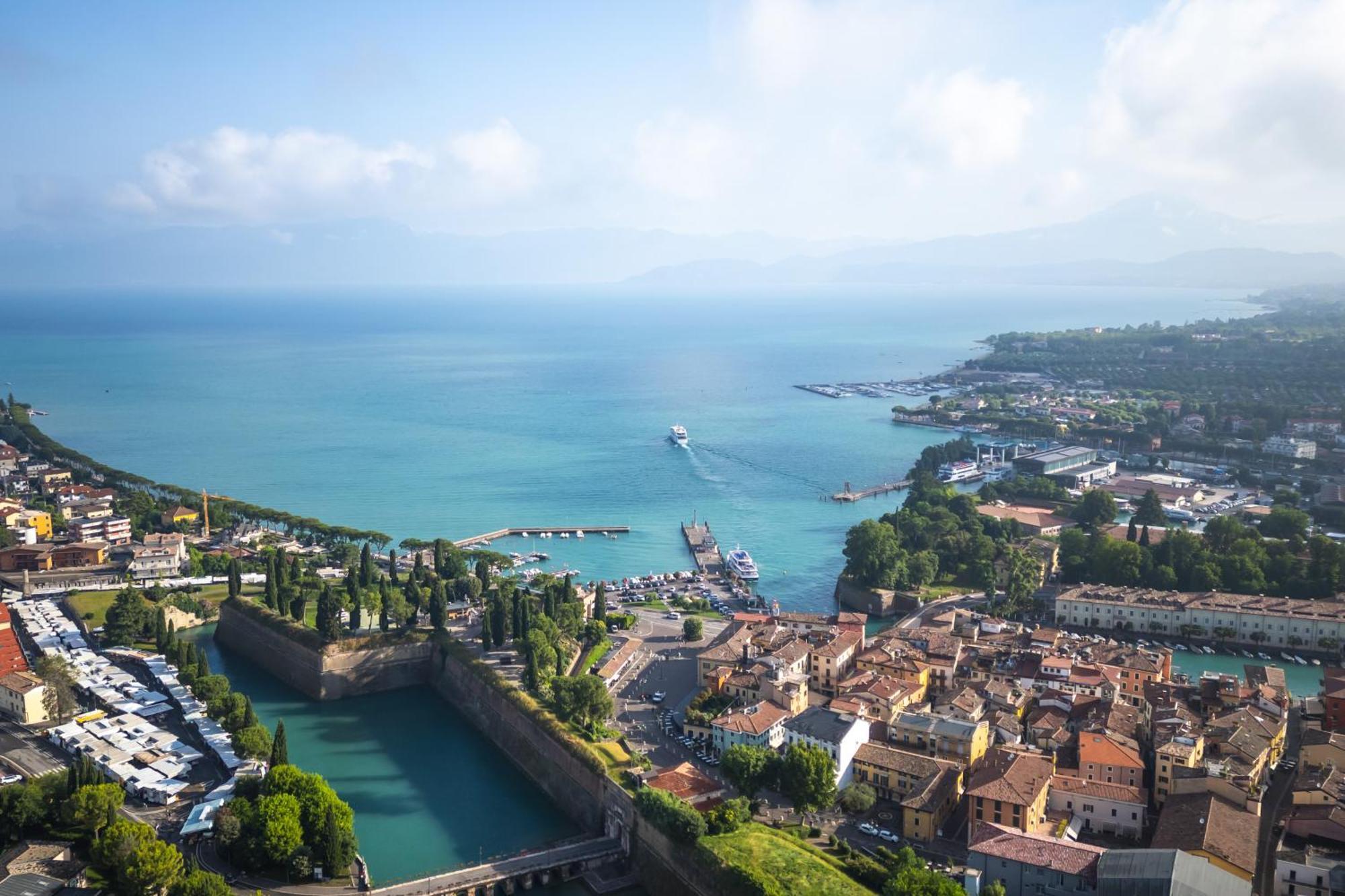 Residenza Porta Brescia Villa Peschiera del Garda Bagian luar foto