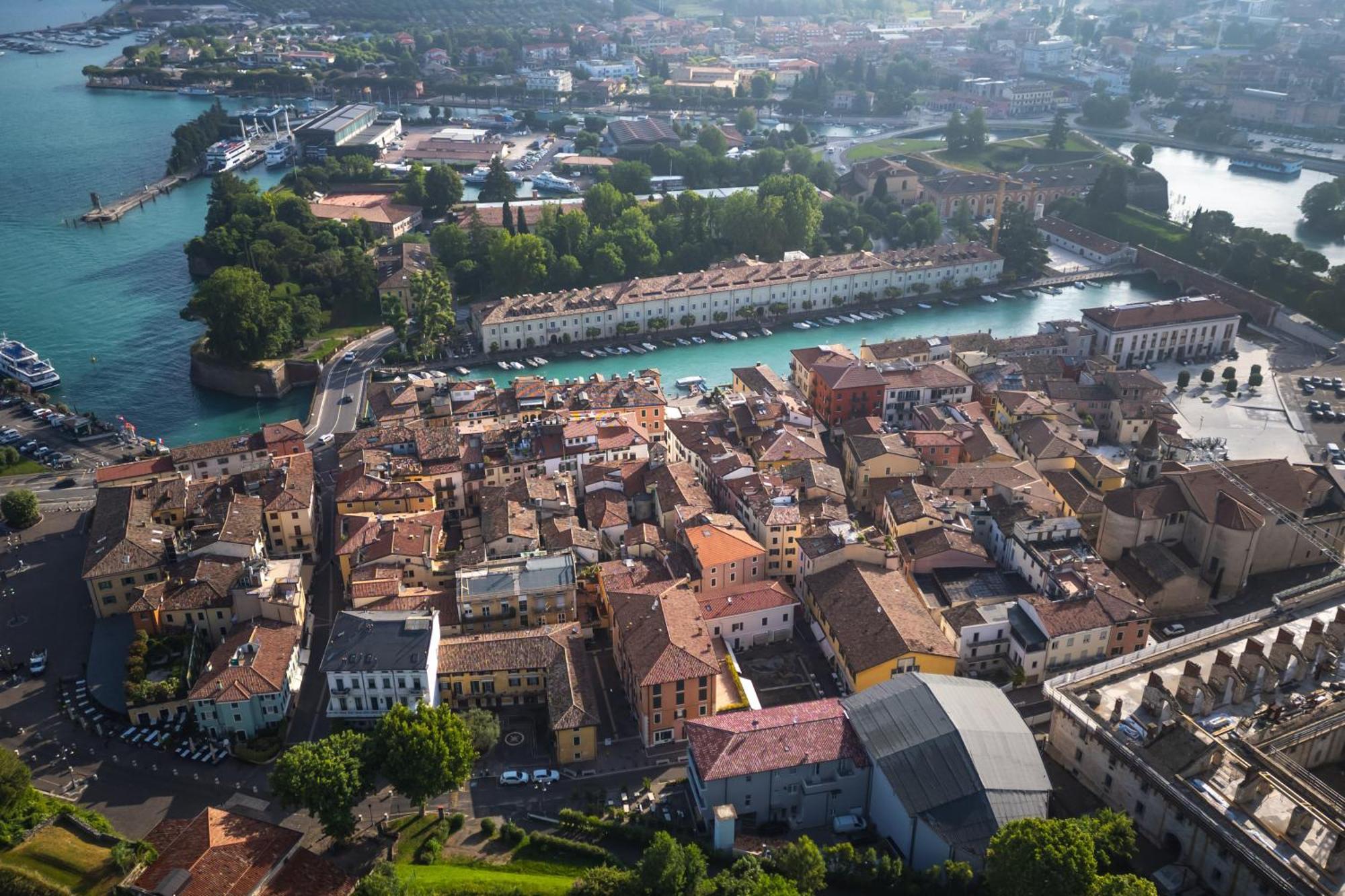 Residenza Porta Brescia Villa Peschiera del Garda Bagian luar foto